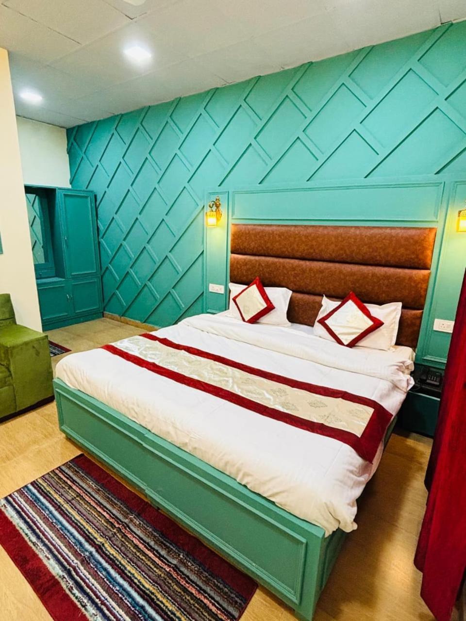 Hotel Amar ムスーリー エクステリア 写真