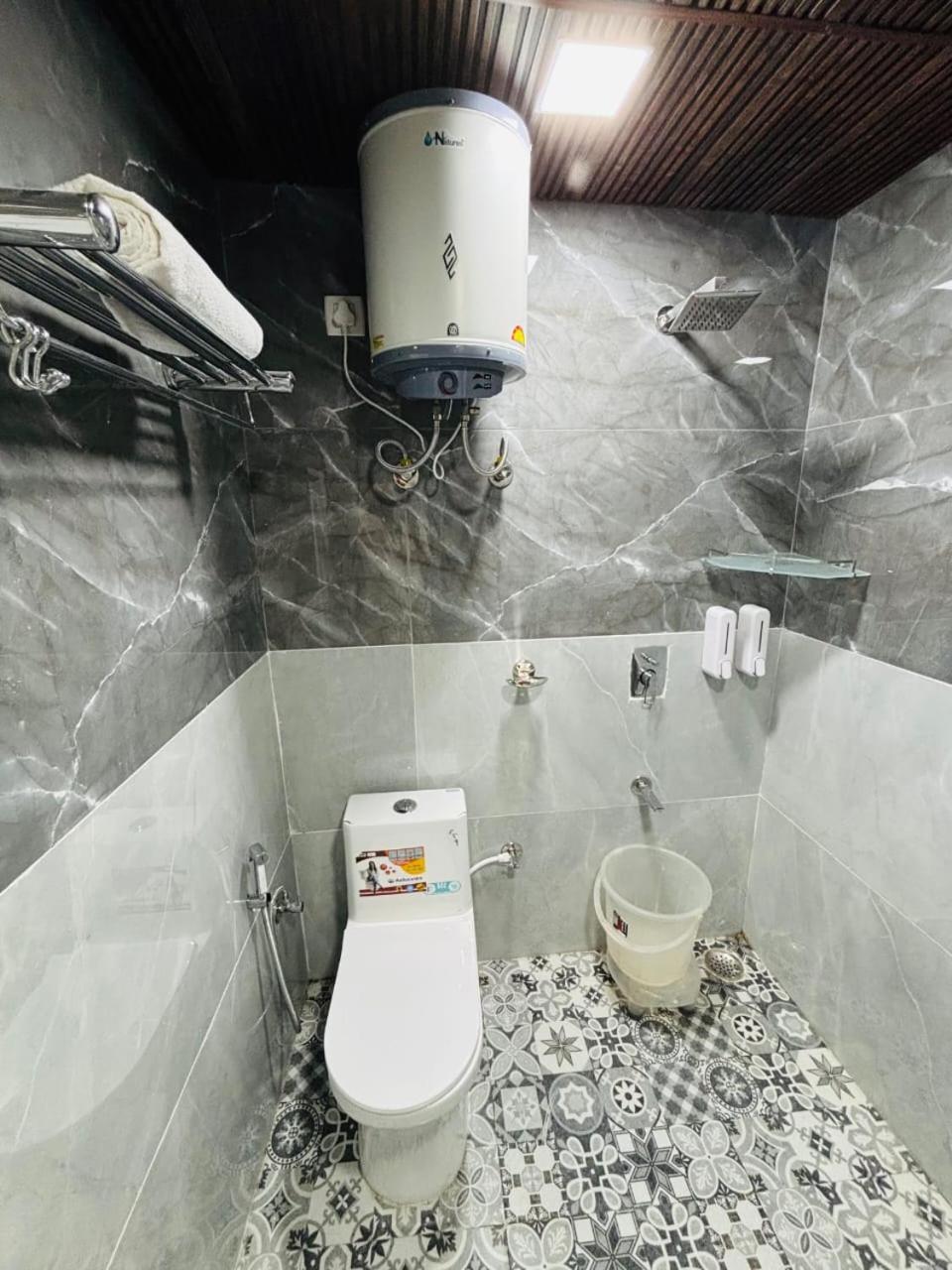 Hotel Amar ムスーリー エクステリア 写真