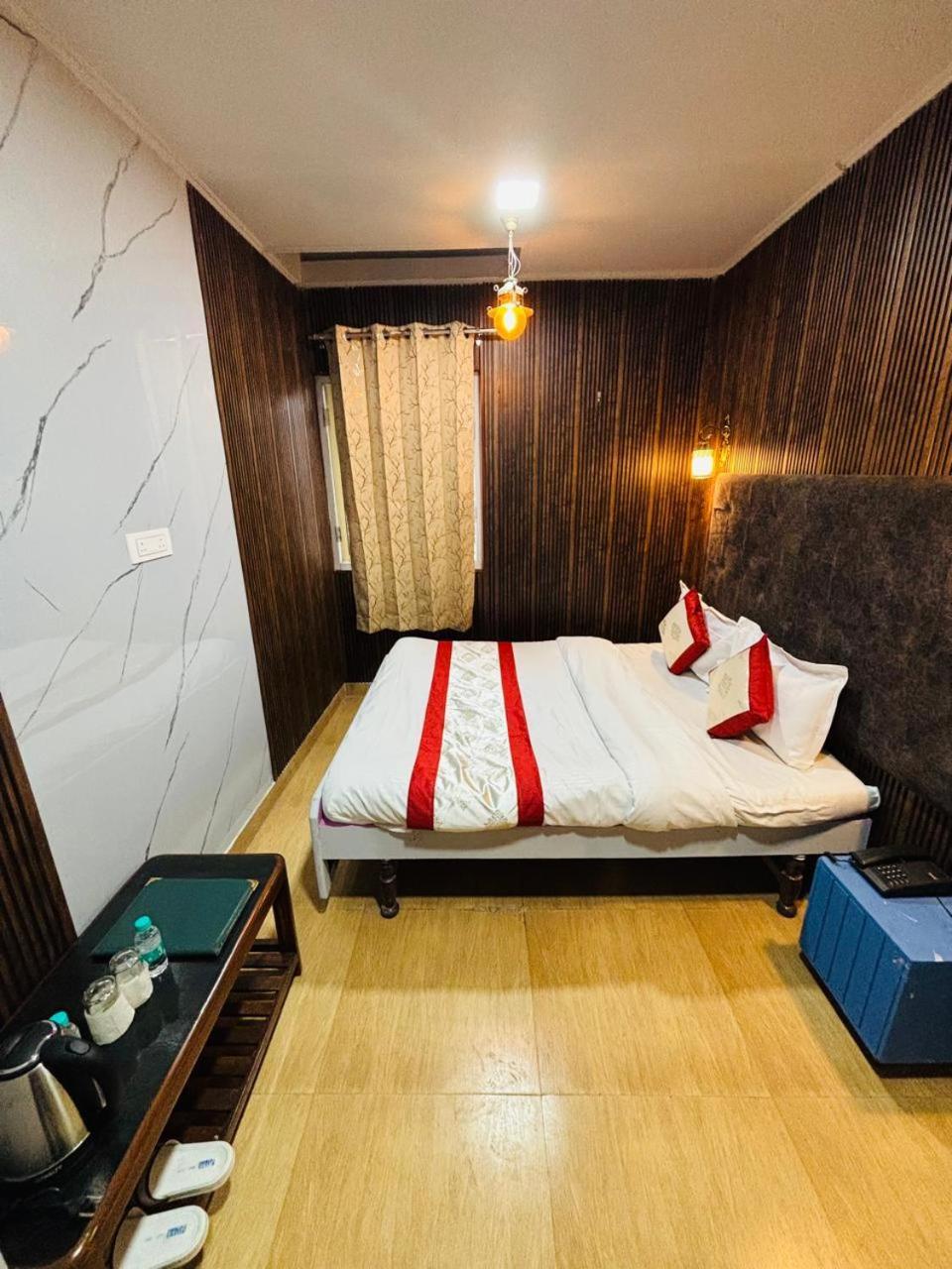 Hotel Amar ムスーリー エクステリア 写真