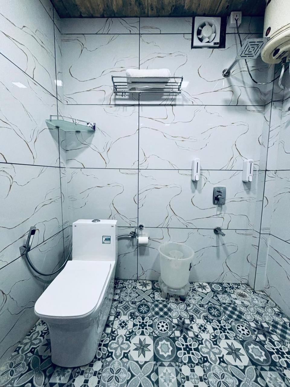 Hotel Amar ムスーリー エクステリア 写真