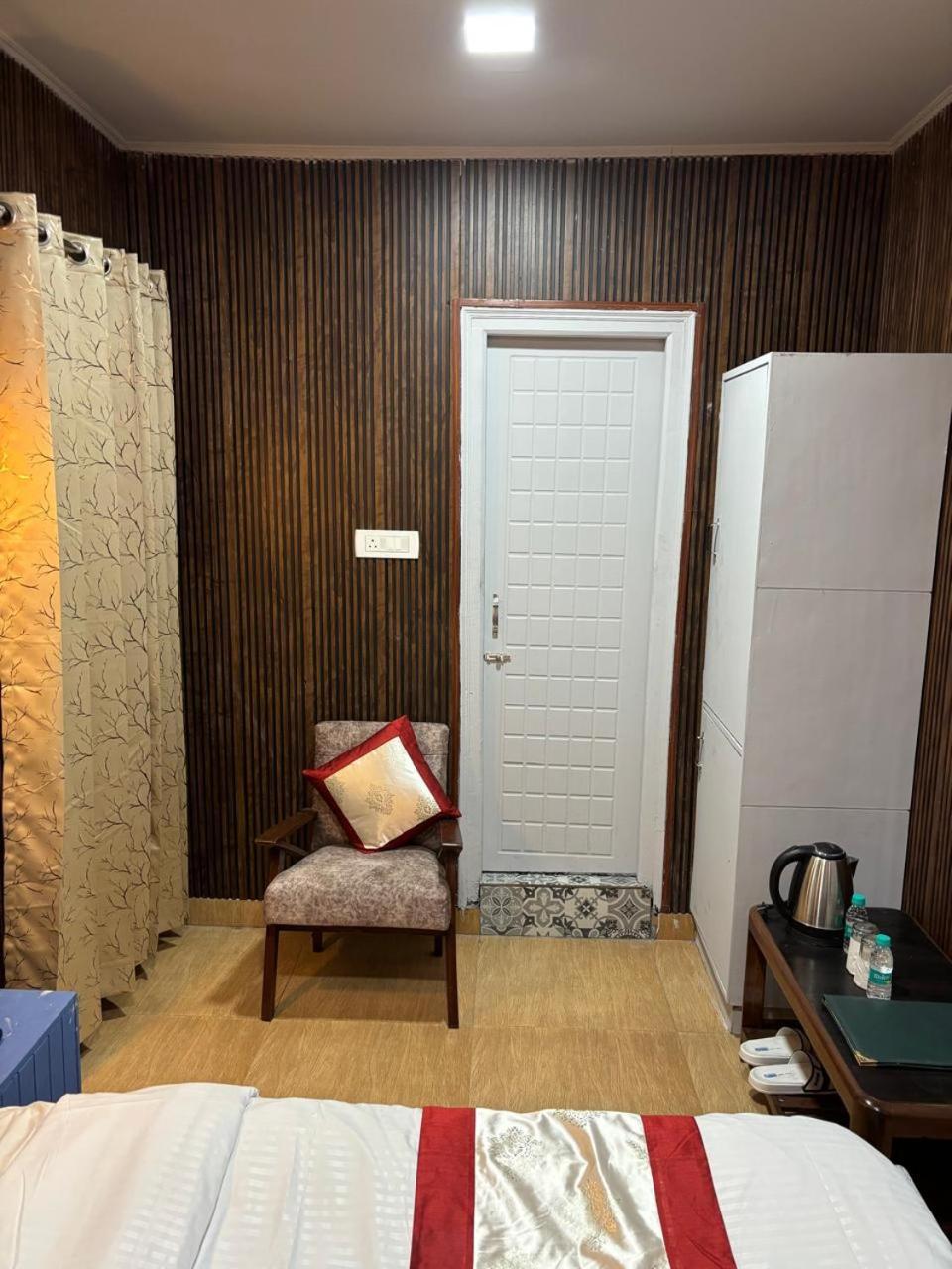 Hotel Amar ムスーリー エクステリア 写真