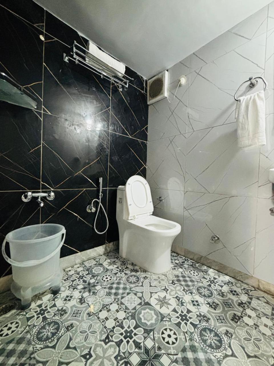 Hotel Amar ムスーリー エクステリア 写真