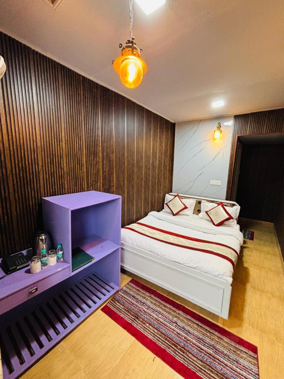 Hotel Amar ムスーリー エクステリア 写真