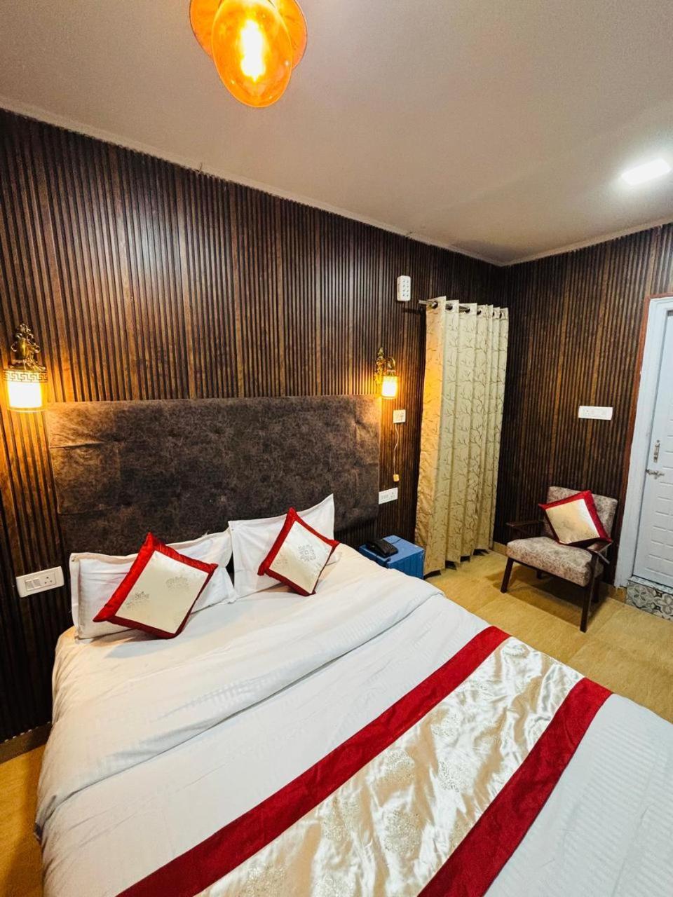 Hotel Amar ムスーリー エクステリア 写真
