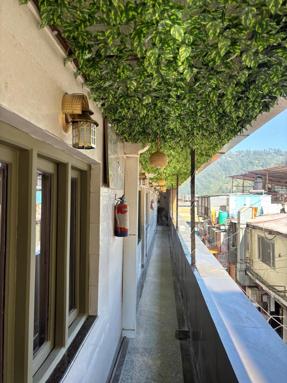 Hotel Amar ムスーリー エクステリア 写真