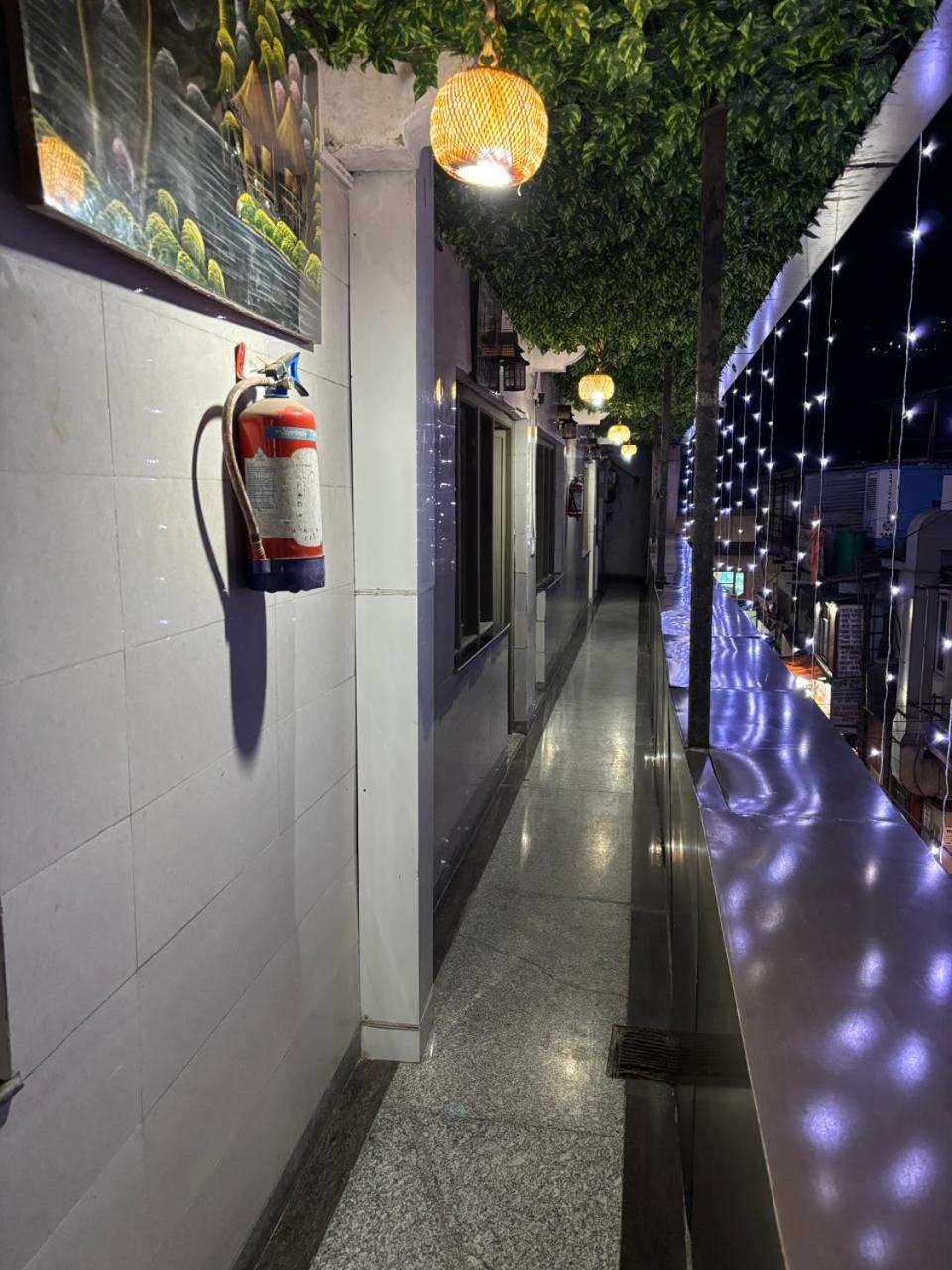 Hotel Amar ムスーリー エクステリア 写真