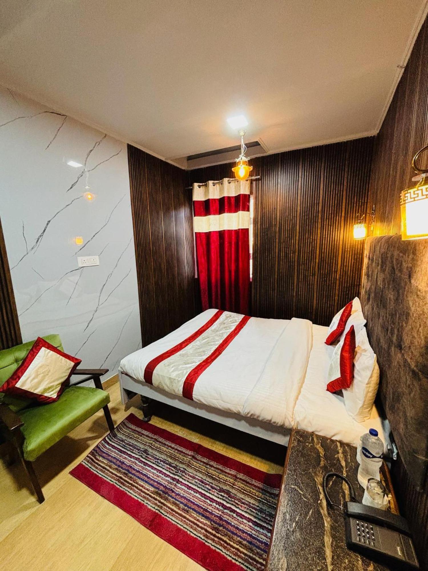 Hotel Amar ムスーリー エクステリア 写真